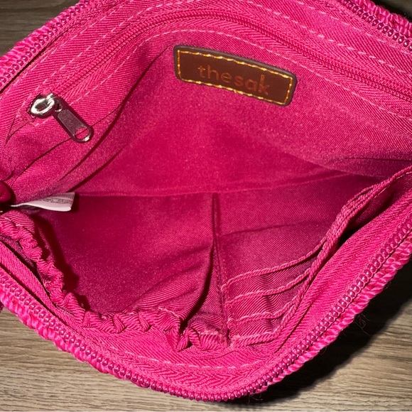 The Sak Originals Pink Crochet Wristlet Bag Handmade Boho Knit Purse NWOT - Picture 6 of 9